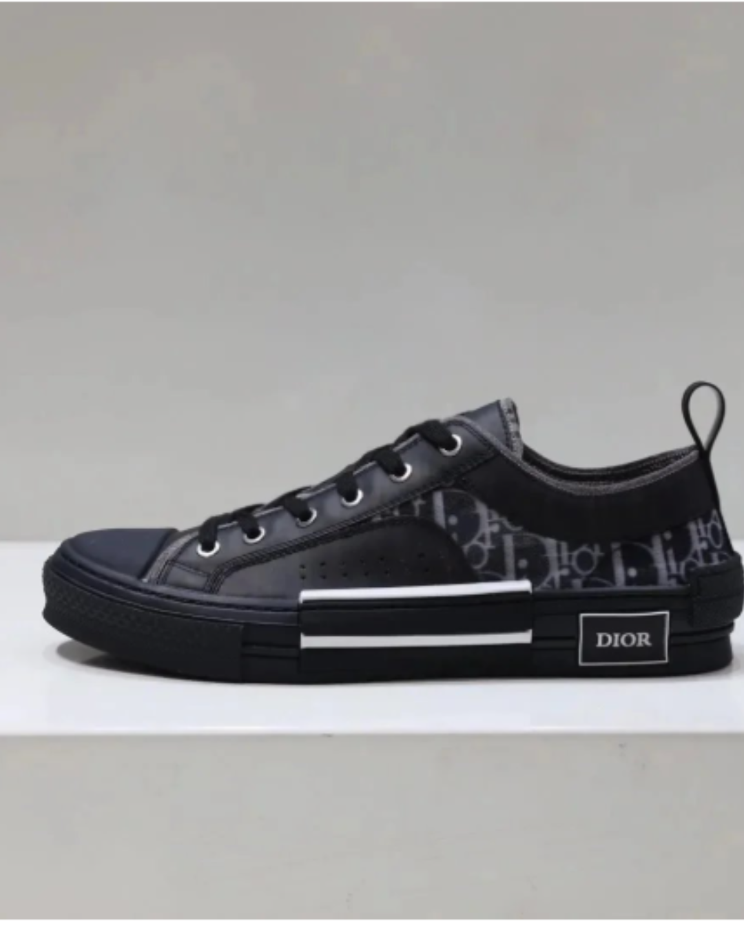Luxury Black Reflective Runner – Limited Edition (Cópia)