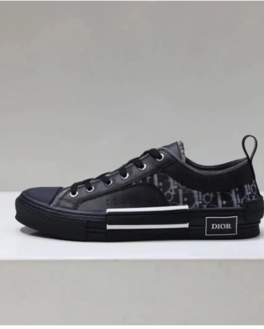 Luxury Black Reflective Runner – Limited Edition (Cópia)