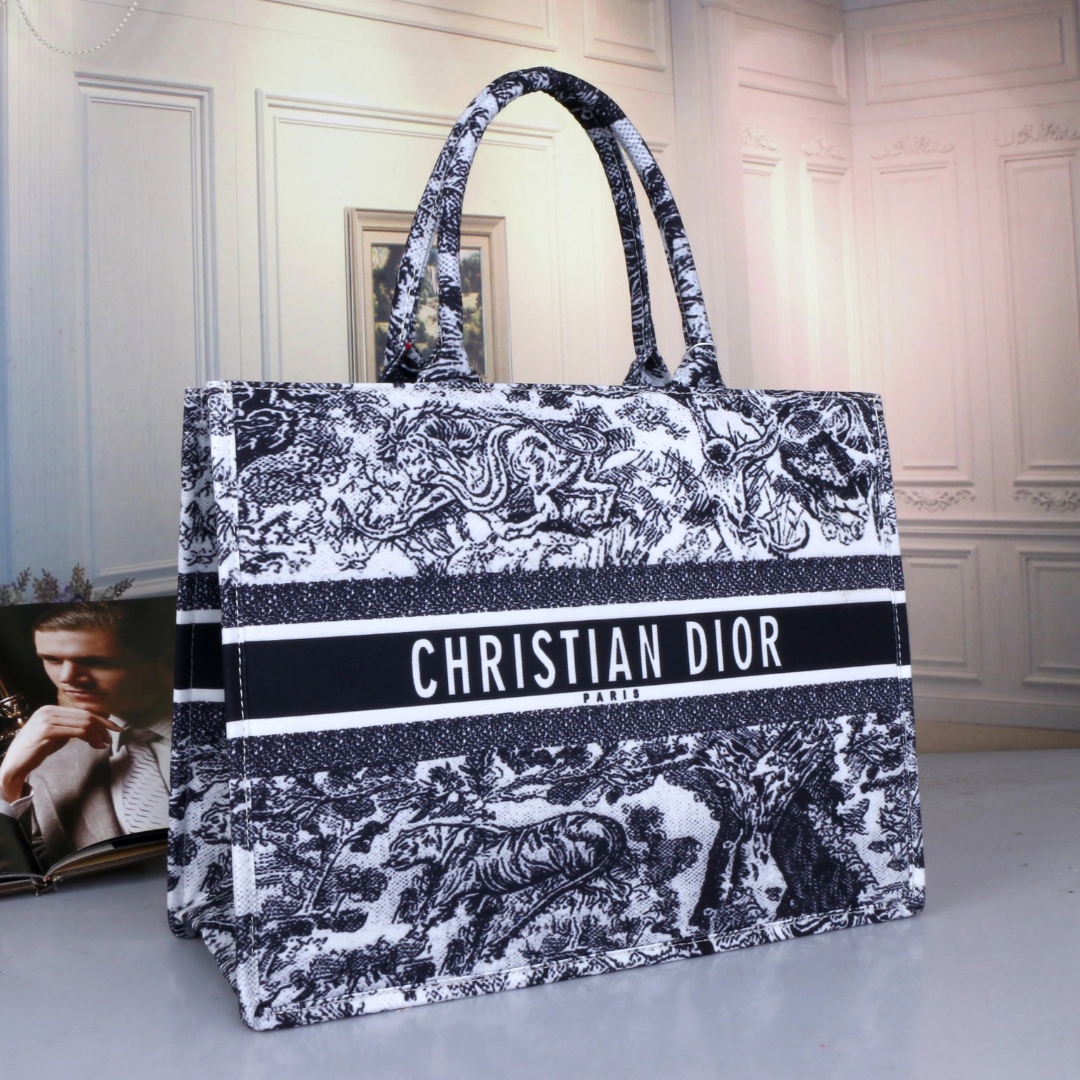 CHRISTIAN DIOR BAG